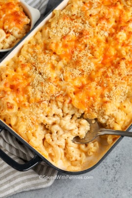 serving baked mac and cheese with a spoon